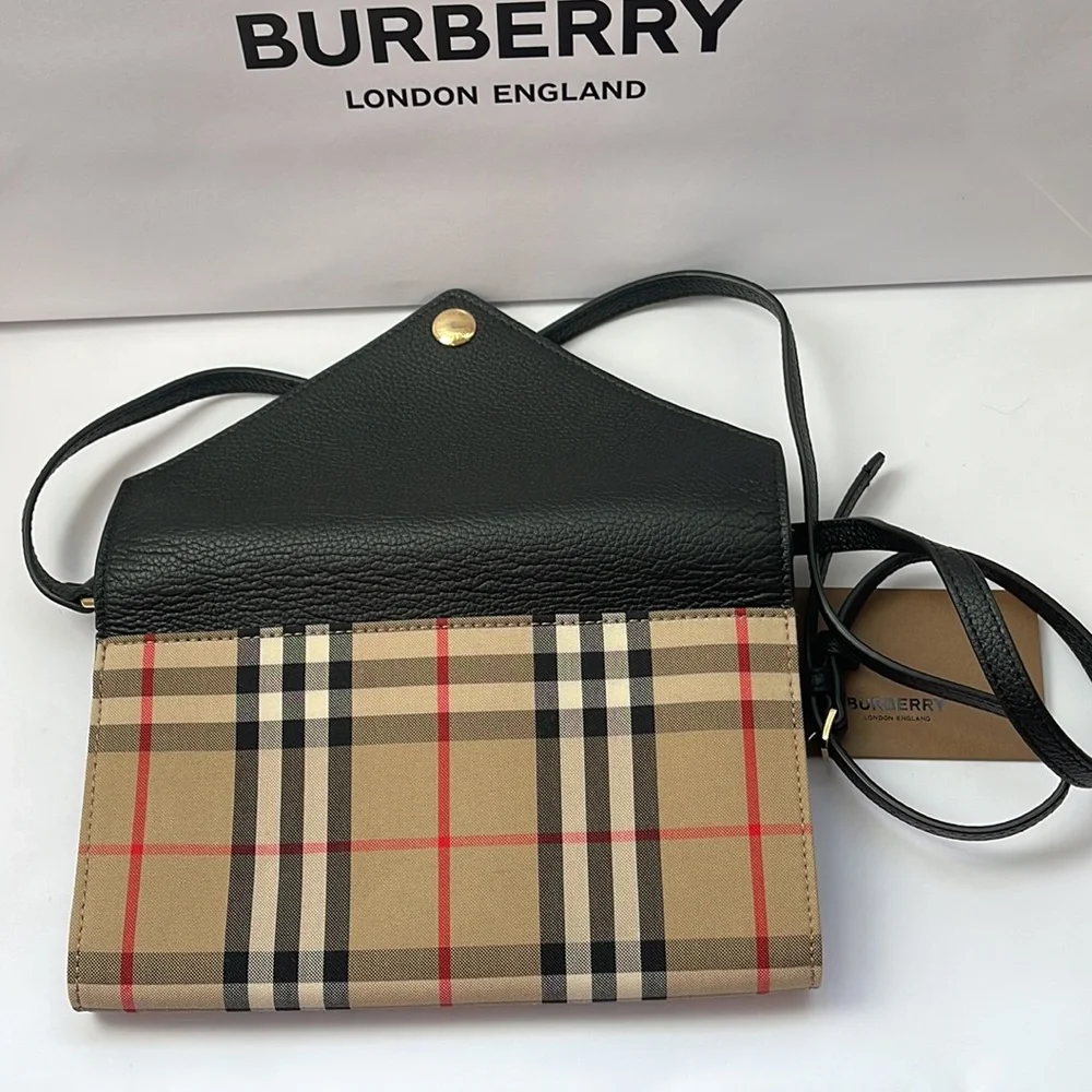 Burberry Vintage Check and Leather wallet with Detachable strap - Picture 8 of 16